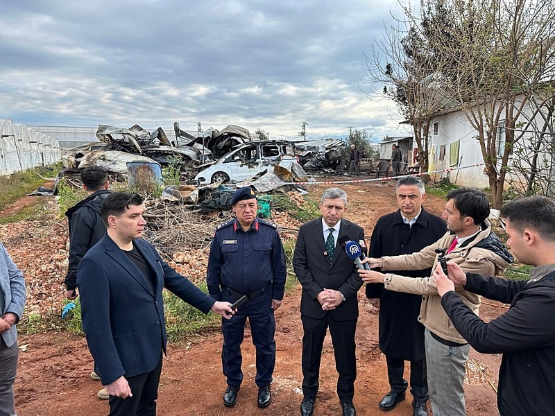 Antalya'da prefabrik ev alevlere teslim oldu: 7 aylık hamile anne ve 5 çocuğu can verdi-5