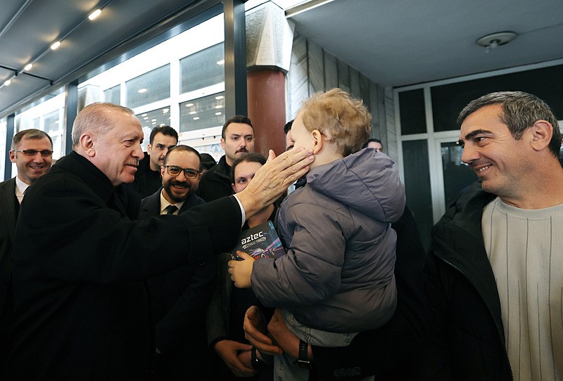 baskan-erdogan-cuma-namazini-rizede-merkez-sahil-camisinde-kildi-1774011085767.jpeg Başkan Erdoğan, cuma namazını Rize'de Merkez Sahil Camisi'nde kıldı-1