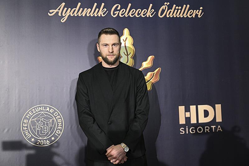 Calzona'dan Skriniar açıklaması: Ciddi sakatlığına rağmen fedakarlık yapıyor-2