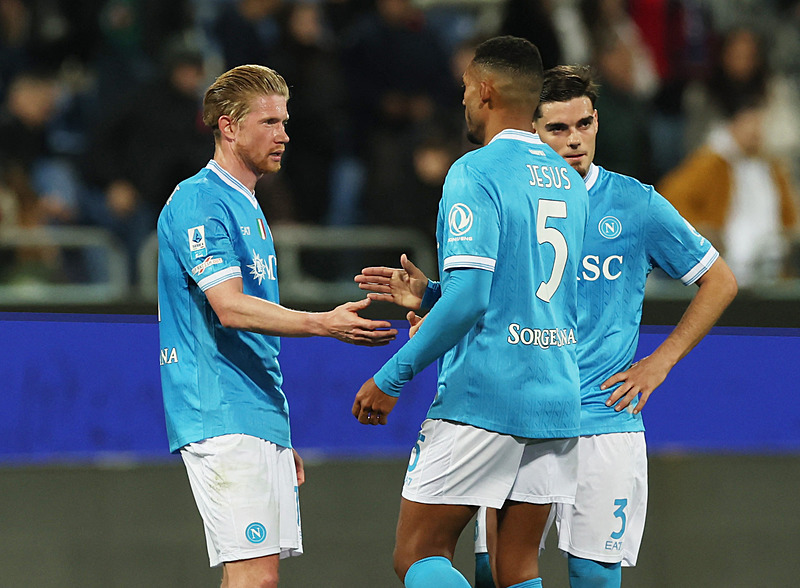 Napoli deplasmanda Cagliari'yi 1-0 yendi-4