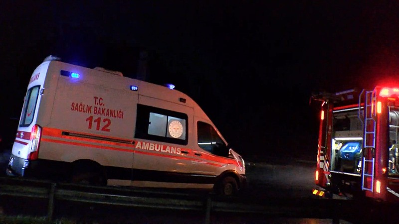 Pendik-Kurtköy yolunda kontrolden çıkan taksi kanala uçtu: 3 ölü,1 yaralı-4