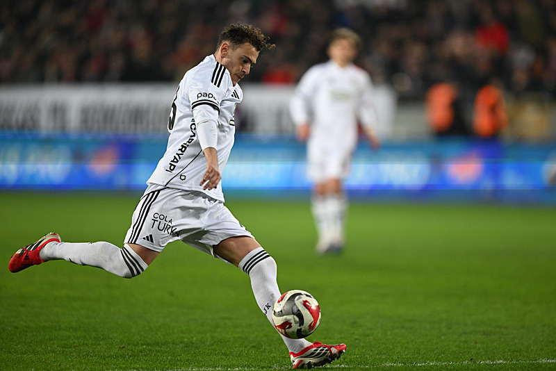 besiktasin-kristijan-asllani-plani-netlesti-bonservis-karari-verildi-1774105062809.jpeg Beşiktaş'ın Kristijan Asllani planı netleşti! Bonservis kararı verildi-3