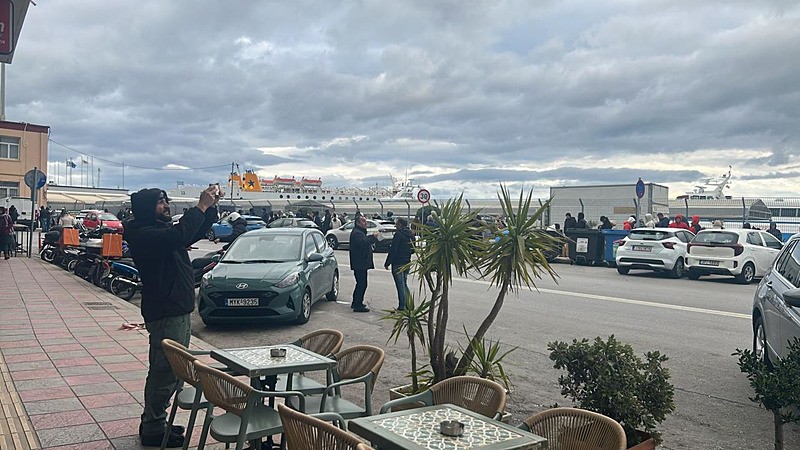 1774169594781.jpeg Midilli'de mahsur kalan Türk tatilciler yurda döndü: Şap isyanı 4 saat sonra bitti-5