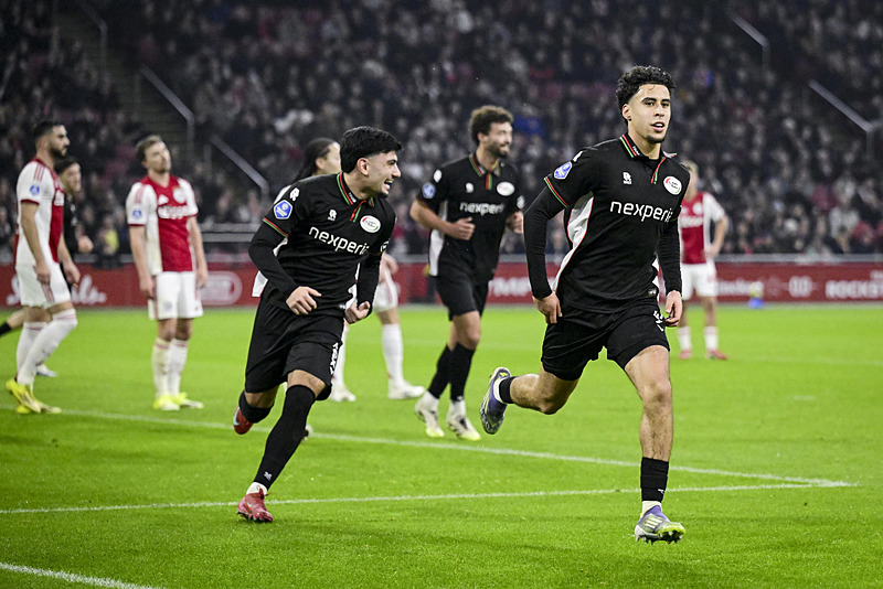 fenerbahcede-flas-hollanda-hamlesi-o-yonetici-maci-tribunden-izledi-1774195310194.jpg Fenerbahçe'de flaş Hollanda hamlesi! O yönetici maçı tribünden izledi-2