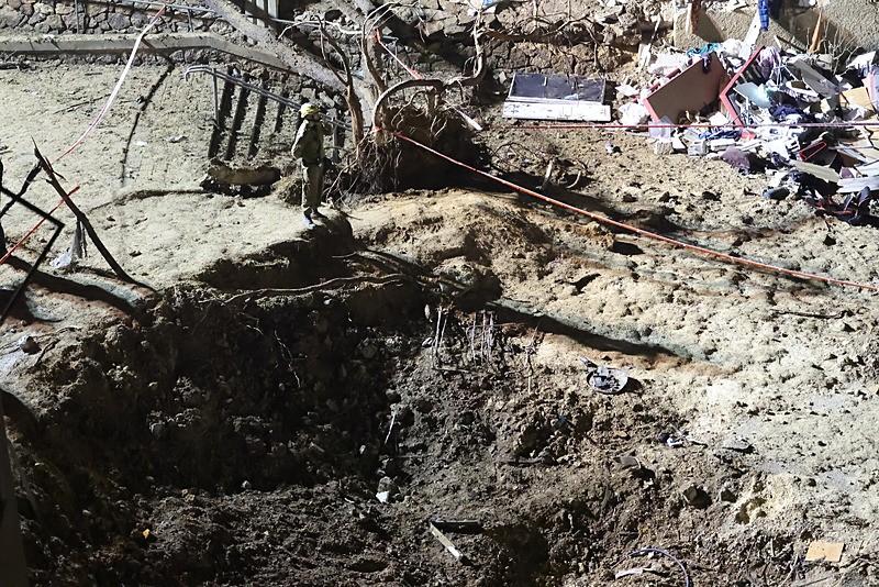 katil-netanyahunun-en-zor-gecesi-iran-vurdugu-israilden-yikim-manzaralari-1774157901006.jpeg Katil Netanyahu'nun en zor gecesi! Arad, Dimona, Eliat... İran'ın vurduğu İsrail'den yıkım manzaraları-4