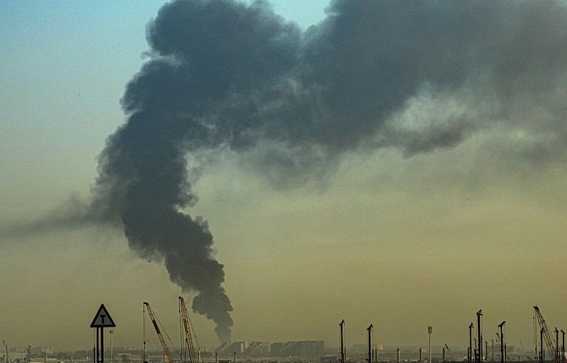 korfez-hatti-diken-ustunde-suudi-arabistan-ihalari-engelledi-fuzeleri-tutamadi-bae-alarma-gecti-katarda-heliko-1774150076273.jpeg Körfez hattı diken üstünde! Suudi Arabistan İHA'ları engelledi füzeleri tutamadı | BAE alarma geçti Katar'da helikopter düştü-3