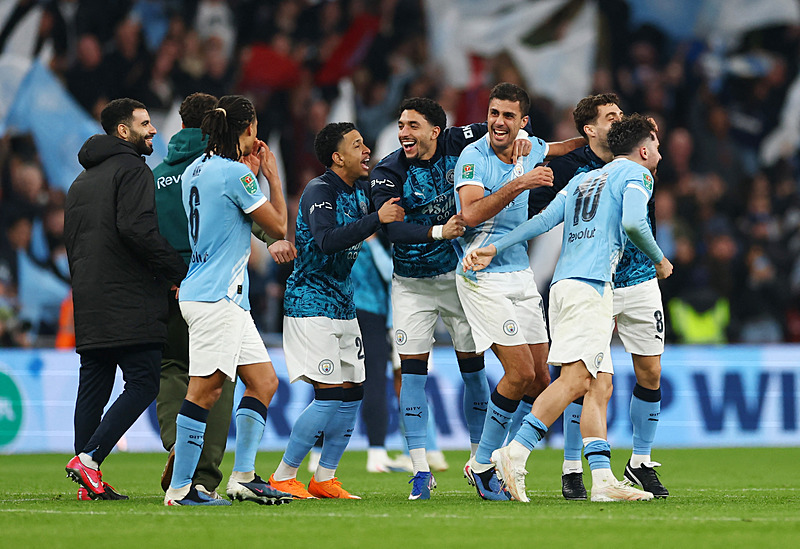 Manchester City Arsenal'i 2-0 yenip İngiltere Lig Kupası şampiyonu oldu-4
