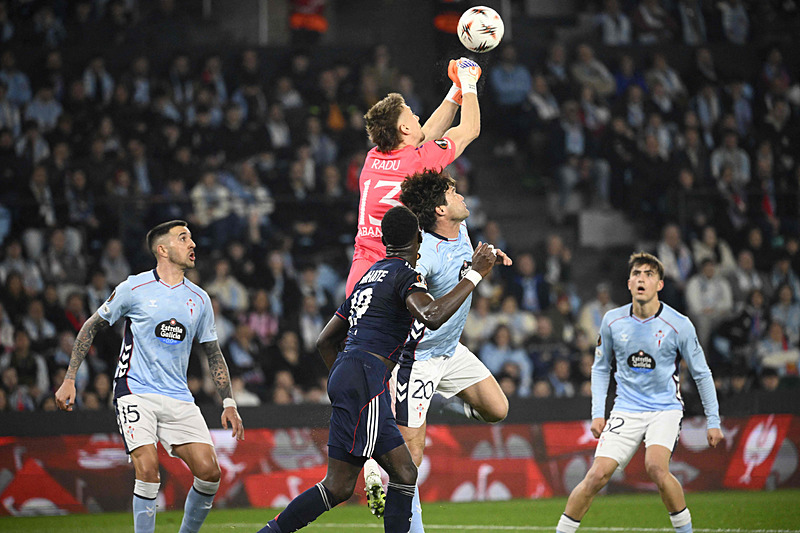 Romanya'ya Türkiye maçı öncesi büyük şok! Andrei Radu sakatlandı-3