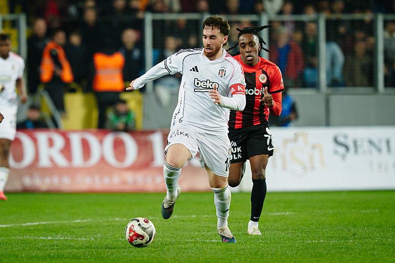 Orkun Kökçü transfer iddialarına kapıyı kapattı-3