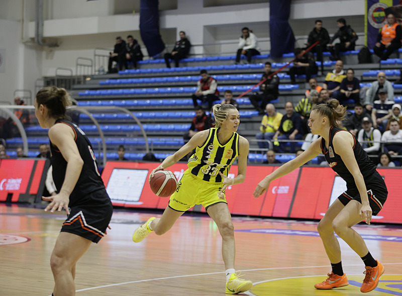 Fenerbahçe Opet yarı final ilk maçında ÇBK Mersin'i 73-62 yendi-3
