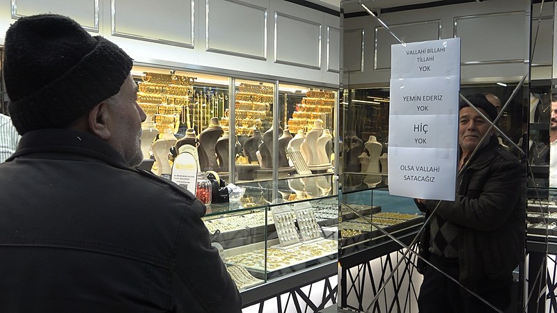 Altın piyasası karıştı kuyumcu dükkanın camına astı: Vallahi billahi yok-3