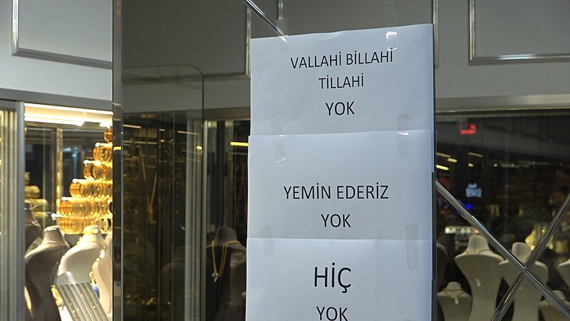 Altın piyasası karıştı kuyumcu dükkanın camına astı: Vallahi billahi yok-4