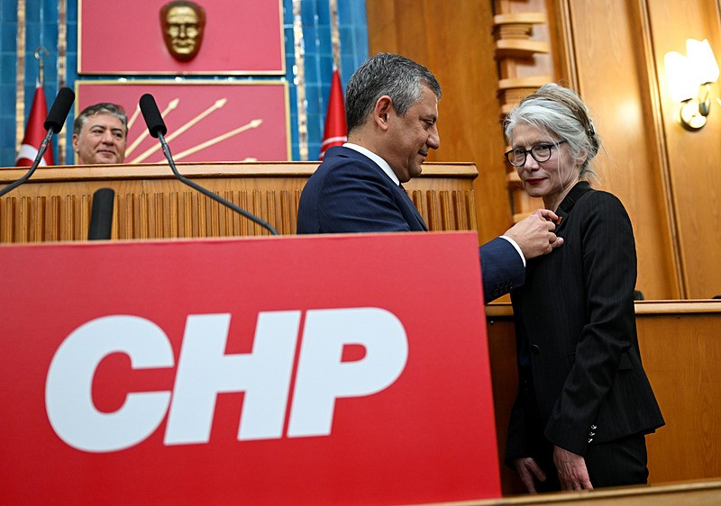 Takvim CHP koridorlarına daldı! Özgür Özel İmamoğlu'na "şah" çekti: Tarhan'la denge kuracak 3 isimle partiyi dizayn edecek-2