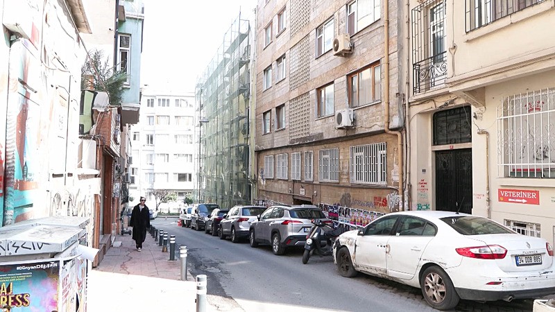 orhan-pamukun-9-dairesi-bulundugu-taray-apartmani-davasinda-karar-yikilip-yeniden-yapilacak-1774527600684.jpeg Orhan Pamuk'un 9 dairesi bulunduğu Taray Apartmanı davasında karar: Yıkılıp yeniden yapılacak-3