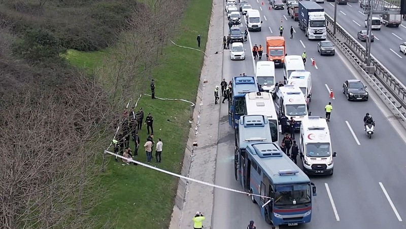 İstanbul'da 4 cezaevi aracı zincirleme kazaya karıştı: 14 kişi yaralandı-3