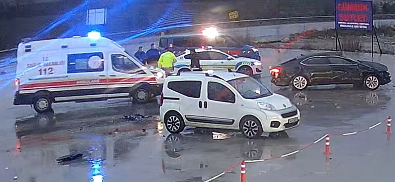 izlerken-nefesler-kesildi-otomobil-60-metre-boyunca-takla-atti-1774596913170.jpeg İzlerken nefesler kesildi: Otomobil 60 metre boyunca takla attı-4