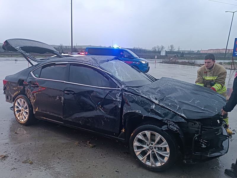 izlerken-nefesler-kesildi-otomobil-60-metre-boyunca-takla-atti-1774596931576.jpeg İzlerken nefesler kesildi: Otomobil 60 metre boyunca takla attı-5