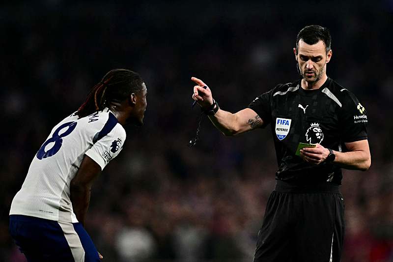 Galatasaray ve Fenerbahçe'nin transfer savaşı: Yves Bissouma-5