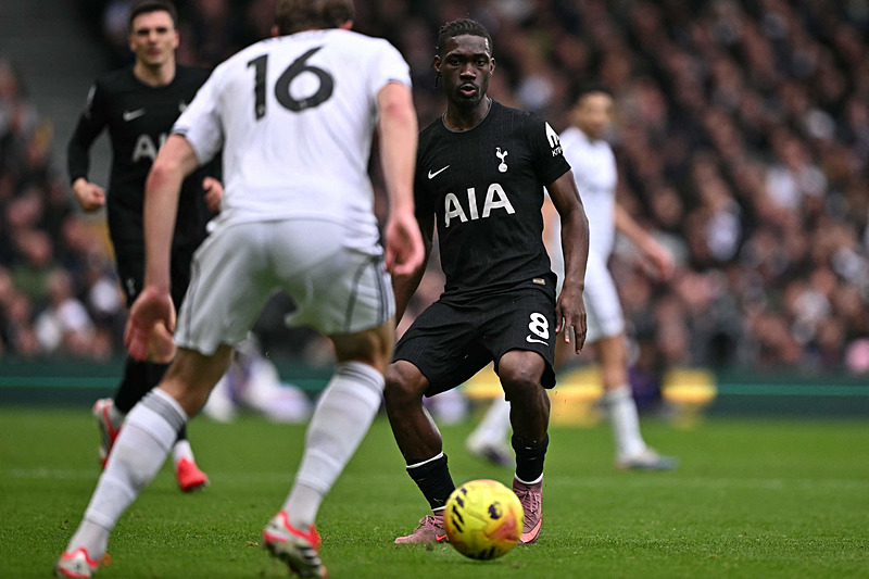 Galatasaray ve Fenerbahçe'nin transfer savaşı: Yves Bissouma-7