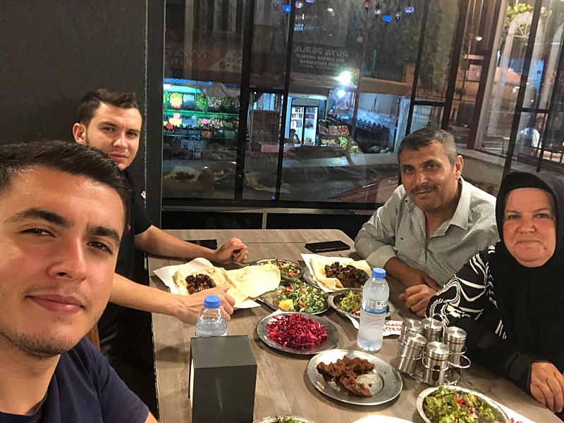 helal-sana-1774902732257.jpeg Gaziantep’te bir annenin zaferi: 30 yıl dikiş dikti, 4 çocuğunu meslek sahibi yaptı-1