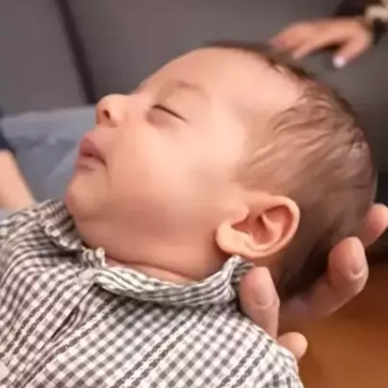 Bestemsu Özdemir oğlu Sarp Marco'nun yüzünü ilk kez gösterdi-5