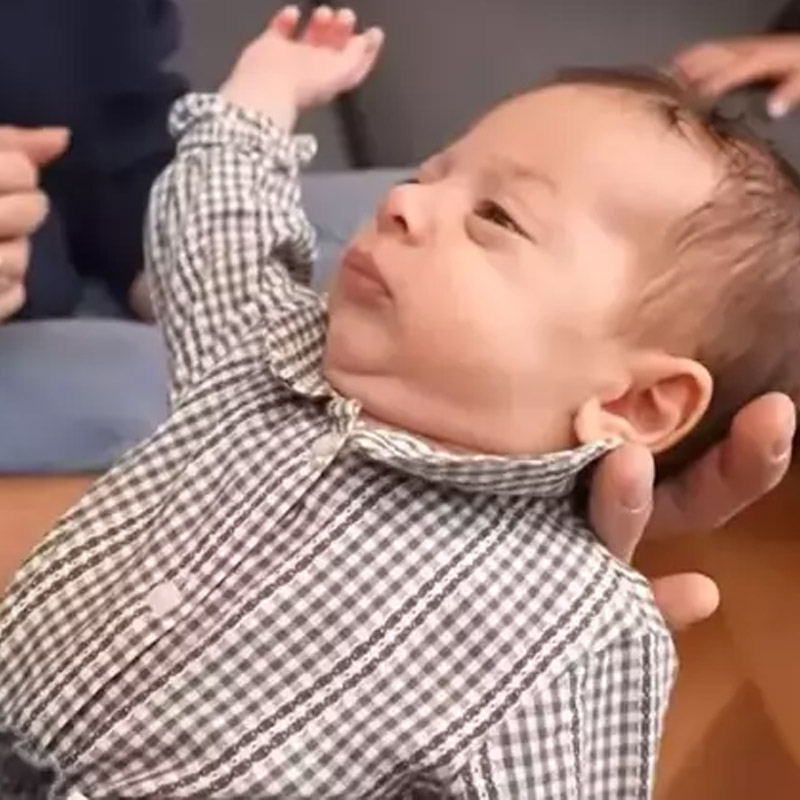 Bestemsu Özdemir oğlu Sarp Marco'nun yüzünü ilk kez gösterdi-3