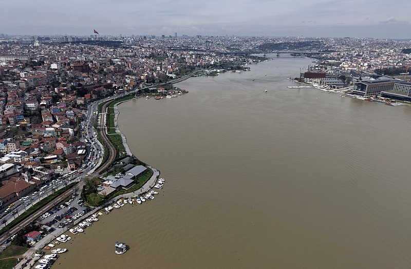 İstanbul'da 90'ları hatırlatan görüntü: Haliç'in rengi değişti-2