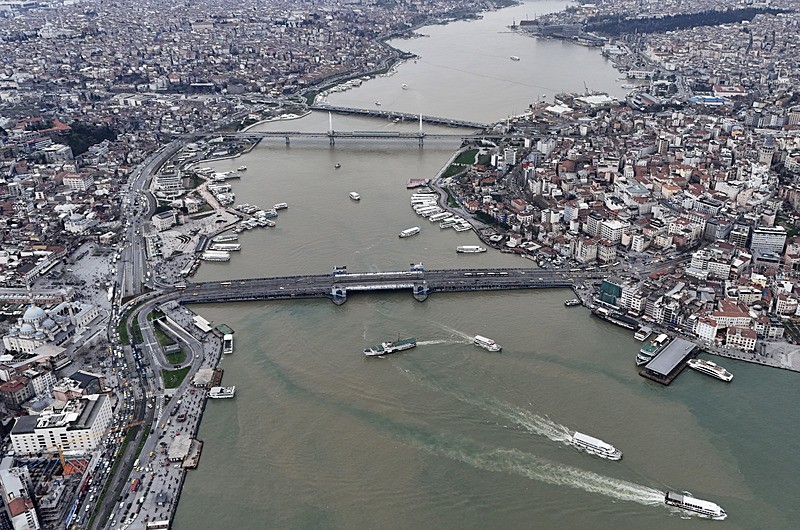 İstanbul'da 90'ları hatırlatan görüntü: Haliç'in rengi değişti-4