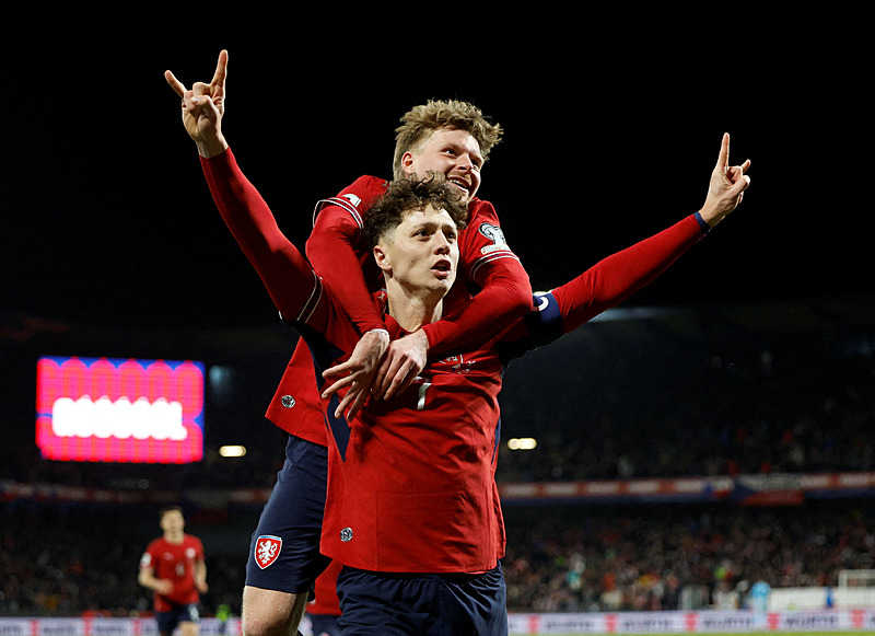 Çekya Polonya'yı penaltılarla eleyip Dünya Kupası'na katıldı-2