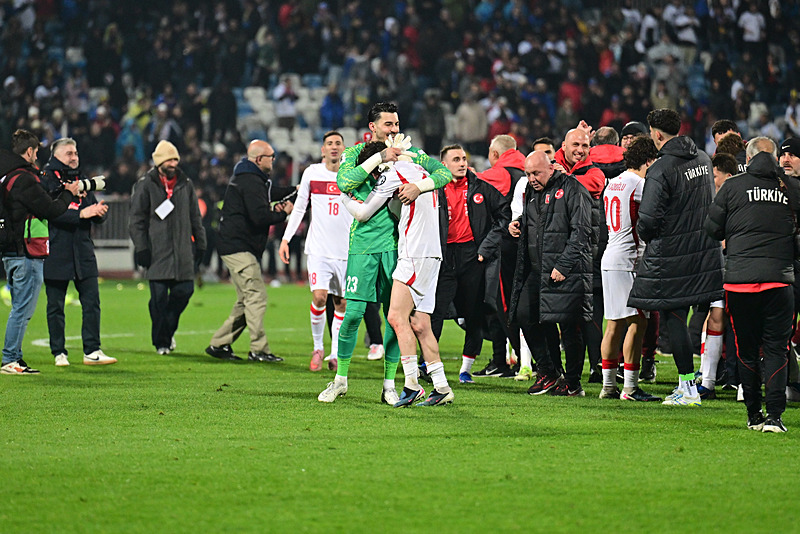 a-milli-takimin-zaferi-sonrasi-yildizlarimizdan-dunya-kupasi-sozleri-1774994027509.jpg A Milli Takım'ın zaferi sonrası yıldızlarımızdan Dünya Kupası sözleri-4