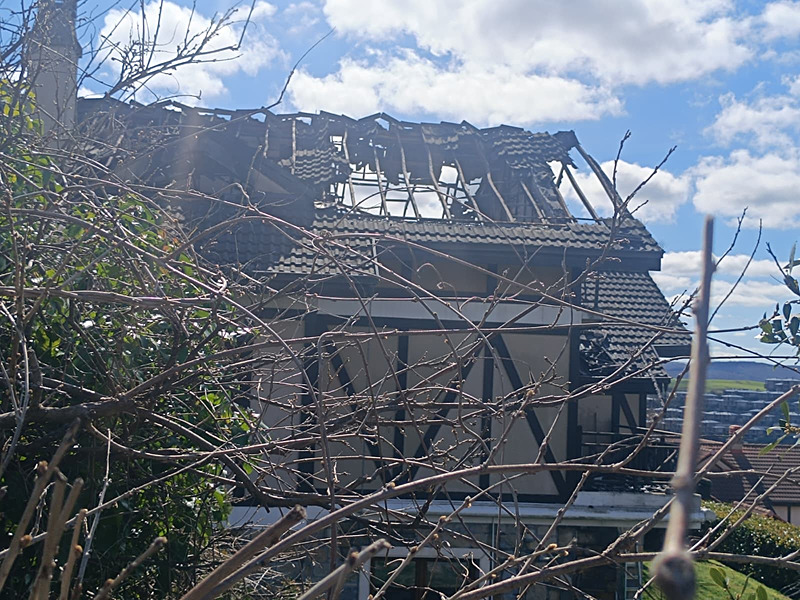 Aslıhan Karalar villası yanınca harekete geçti: “Ev bakıyorum”-3