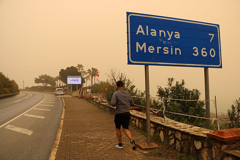 Çöl tozu Akdeniz bölgesinin rengini değiştirdi-2