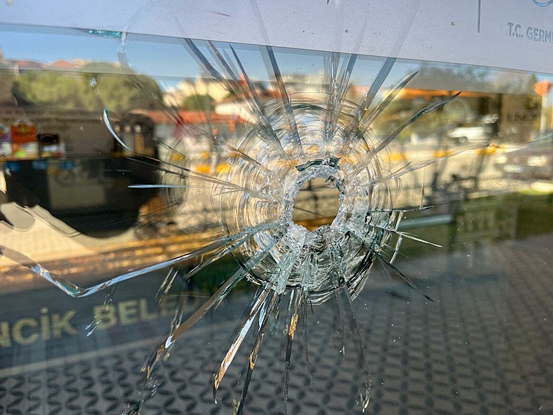 CHP'li Fuat Öndeş'ten magandalık: Germencik Belediyesi'ne ait iş yerine ateş etti-4