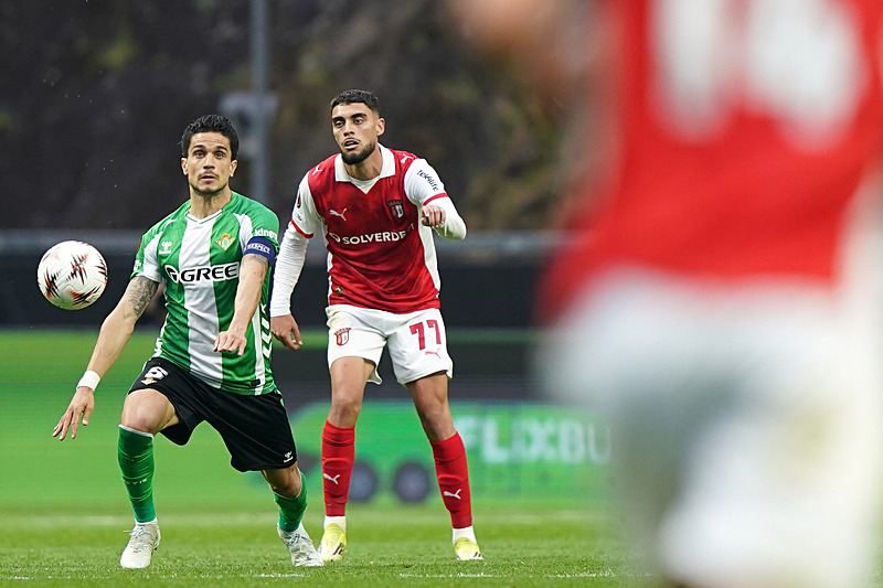 braga-ile-real-betis-avrupa-liginde-1-1-berabere-kaldi-1775677959889.jpg Braga ile Real Betis Avrupa Ligi'nde 1-1 berabere kaldı-2