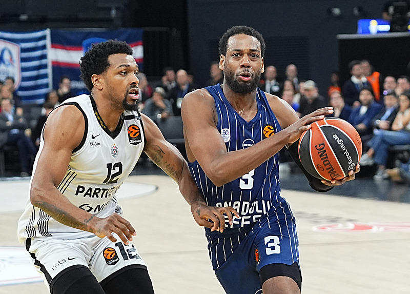 Anadolu Efes Partizan'ı evinde 79-72 yendi-2
