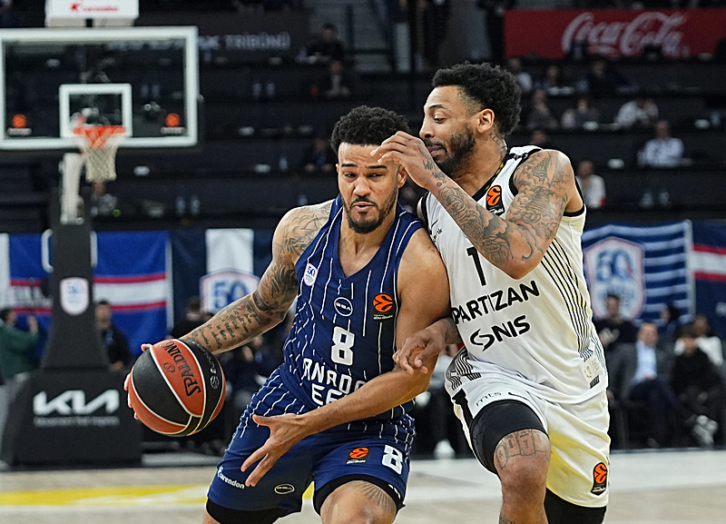 Anadolu Efes Partizan'ı evinde 79-72 yendi-1