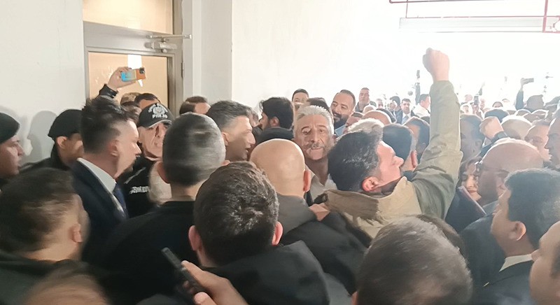 Bursa'da başkan vekilliği seçimi: CHP'liler polisle tartıştı | AK Parti'nin adayı Şahin Biba kazandı-3