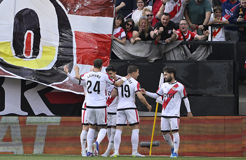 Rayo Vallecano AEK'yı Konferans Ligi'nde 3-0 ile dağıttı!-2