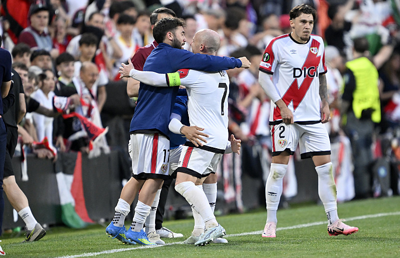 Rayo Vallecano AEK'yı Konferans Ligi'nde 3-0 ile dağıttı!-4