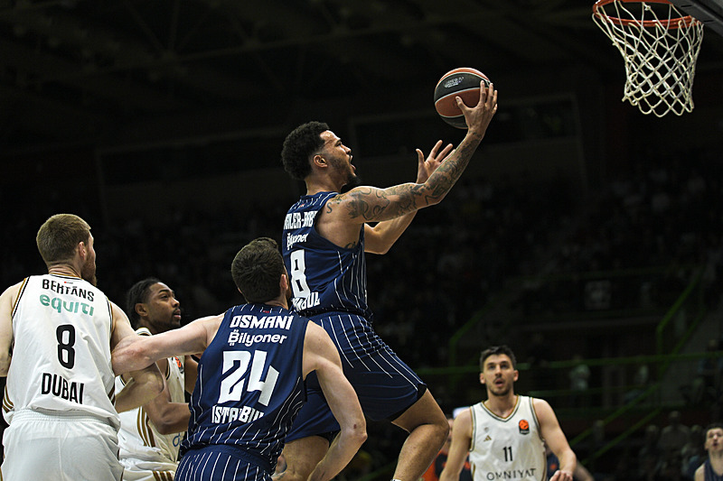 Anadolu Efes Dubasi Basketbol'u EuroLeague'de 85-69 mağlup etti-2