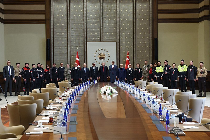 baskan-erdogandan-turk-polis-teskilatinin-181-kurulus-yil-donumune-iliskin-mesaj-1775807941828.jpeg Başkan Erdoğan'dan Türk Polis Teşkilatının 181. kuruluş yıl dönümünde mesaj: Türkiye güvenli bir liman-3