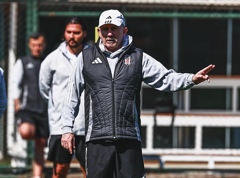 Beşiktaş Antalyaspor'u ağırlıyor! Sergen Yalçın'dan farklı 11-2