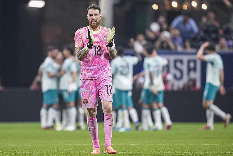 Beşiktaş’ta kaleye Jose Sa-3