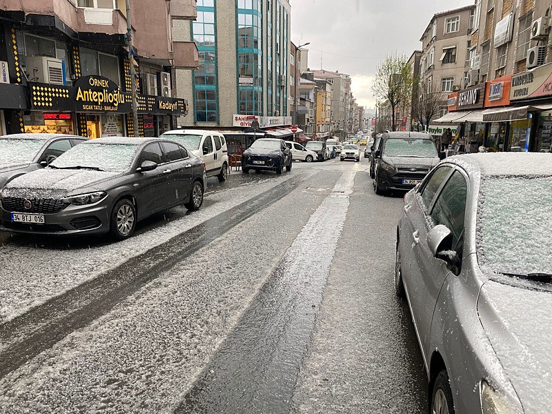 İstanbul'da dolu sürprizi: Ortalık beyaza büründü-3