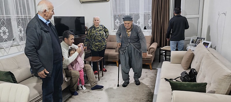 102. yaşını kutlayan Mustafa Tok'tan hayat tavsiyesi: Çok çalışmak, helal lokma yemek ve aileye sahip çıkmak-4