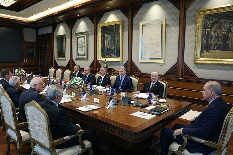 baskan-erdogan-yik-toplantisina-baskanlik-etti-1776260607095.jpeg Başkan Erdoğan YİK Toplantısı'na başkanlık etti-1