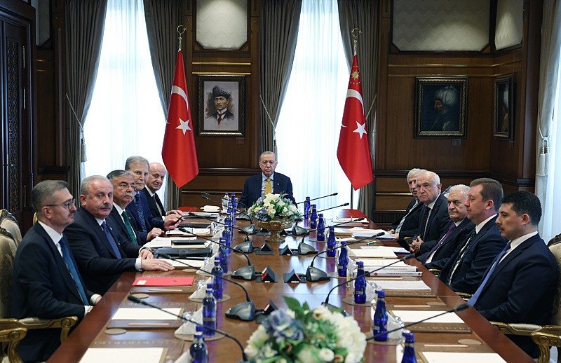 baskan-erdogan-yik-toplantisina-baskanlik-etti-1776260615718.jpeg Başkan Erdoğan YİK Toplantısı'na başkanlık etti-2