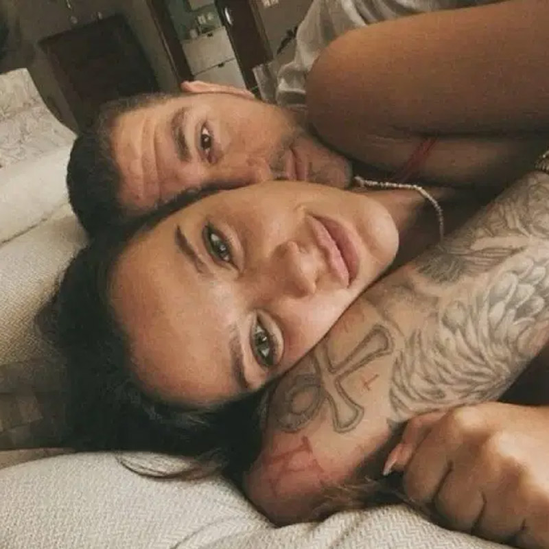 1,5 yıllık evlilik tek celsede bitti: İrem Helvacıoğlu boşandıktan sonra türbede!-4