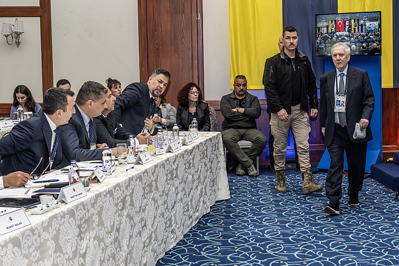 Aziz Yıldırım Divan'a damga vurdu: Fenerbahçe çürümüşlük içindedir | Yaşlı forvet almayın-4