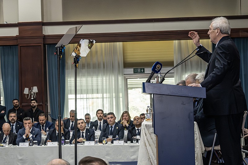 Aziz Yıldırım Divan'a damga vurdu: Fenerbahçe çürümüşlük içindedir | Yaşlı forvet almayın-5